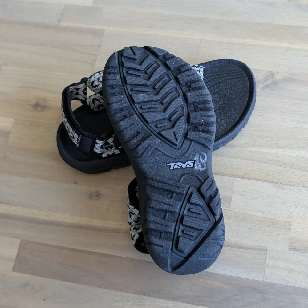 TEVA Sandals‎ (Youth Size 5)